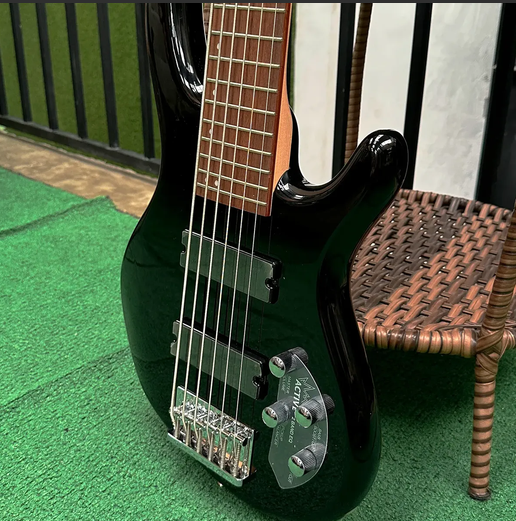 Contrabaixo Cort Action Bass VI Plus BK