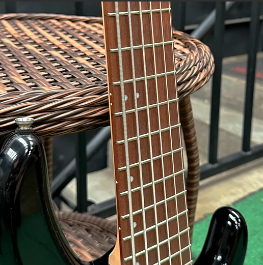 Contrabaixo Cort Action Bass VI Plus BK